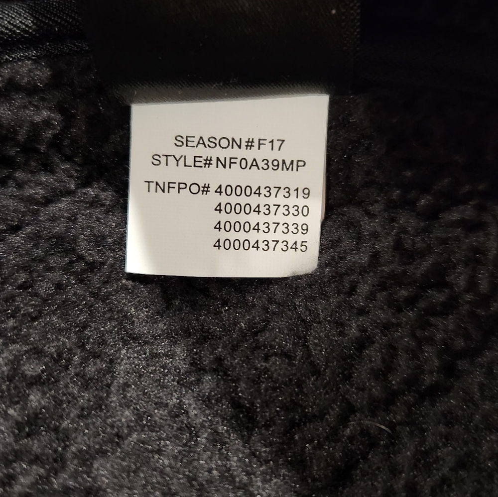The North Face Men's Cuchillo 2.0 Quilted Dark Gray Fleece Lined Vest. Size L. - Picture 8 of 9